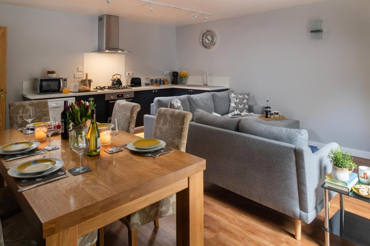 The Coachhouse - Cottage With Private Hot Tub Colwyn Bay Εξωτερικό φωτογραφία