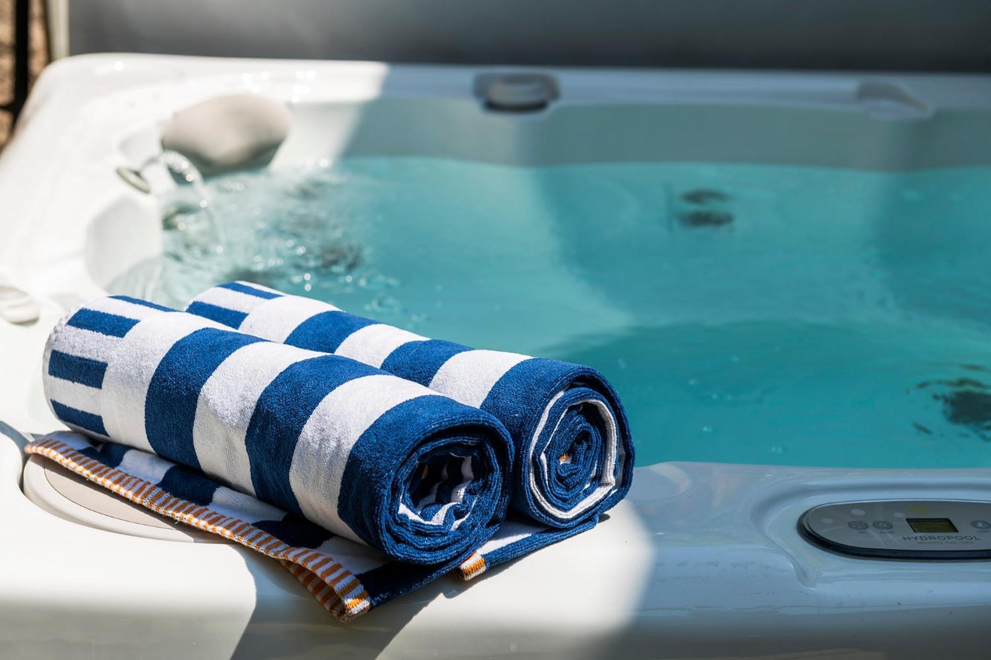 The Coachhouse - Cottage With Private Hot Tub Colwyn Bay Εξωτερικό φωτογραφία