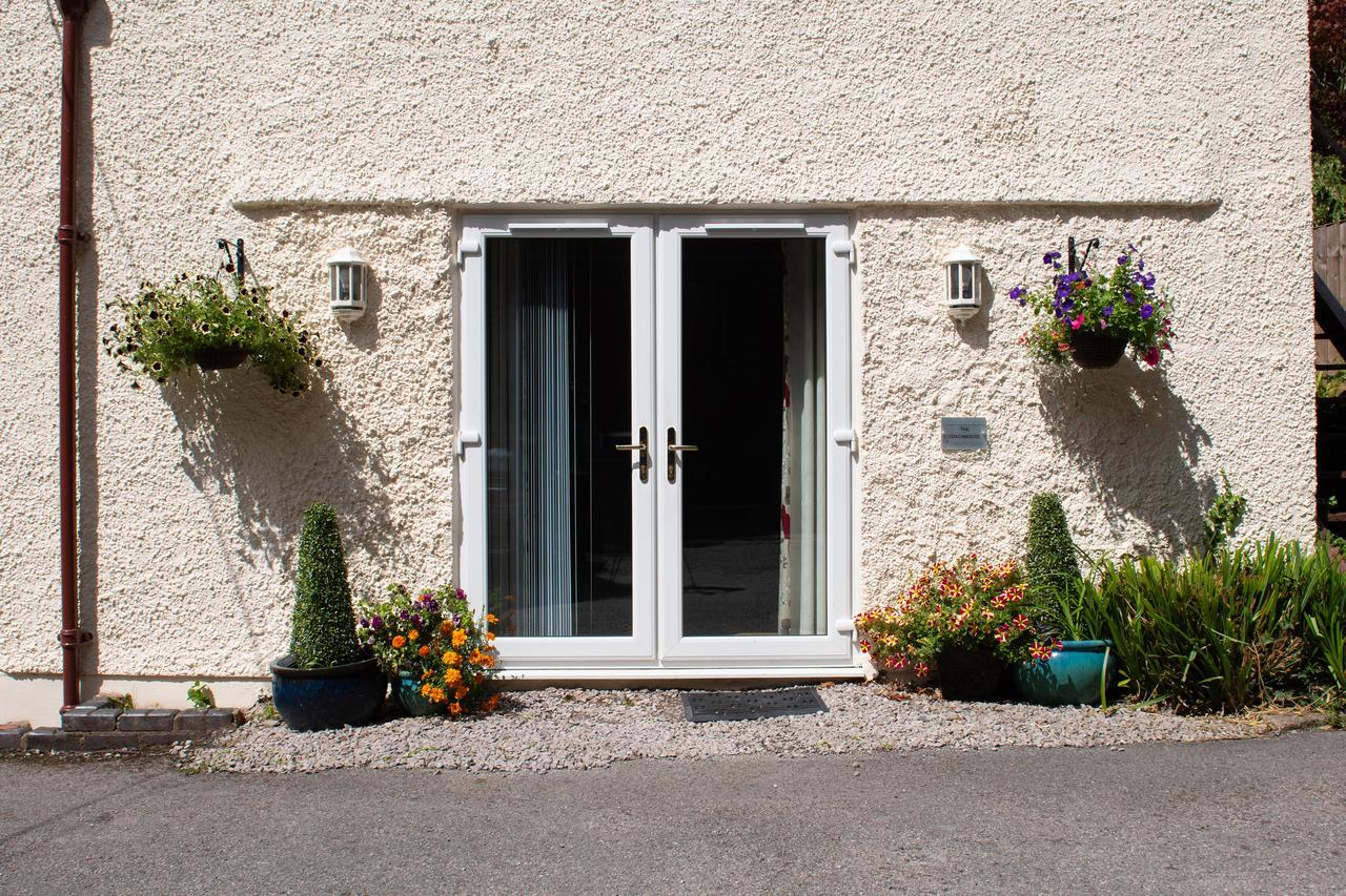 The Coachhouse - Cottage With Private Hot Tub Colwyn Bay Εξωτερικό φωτογραφία